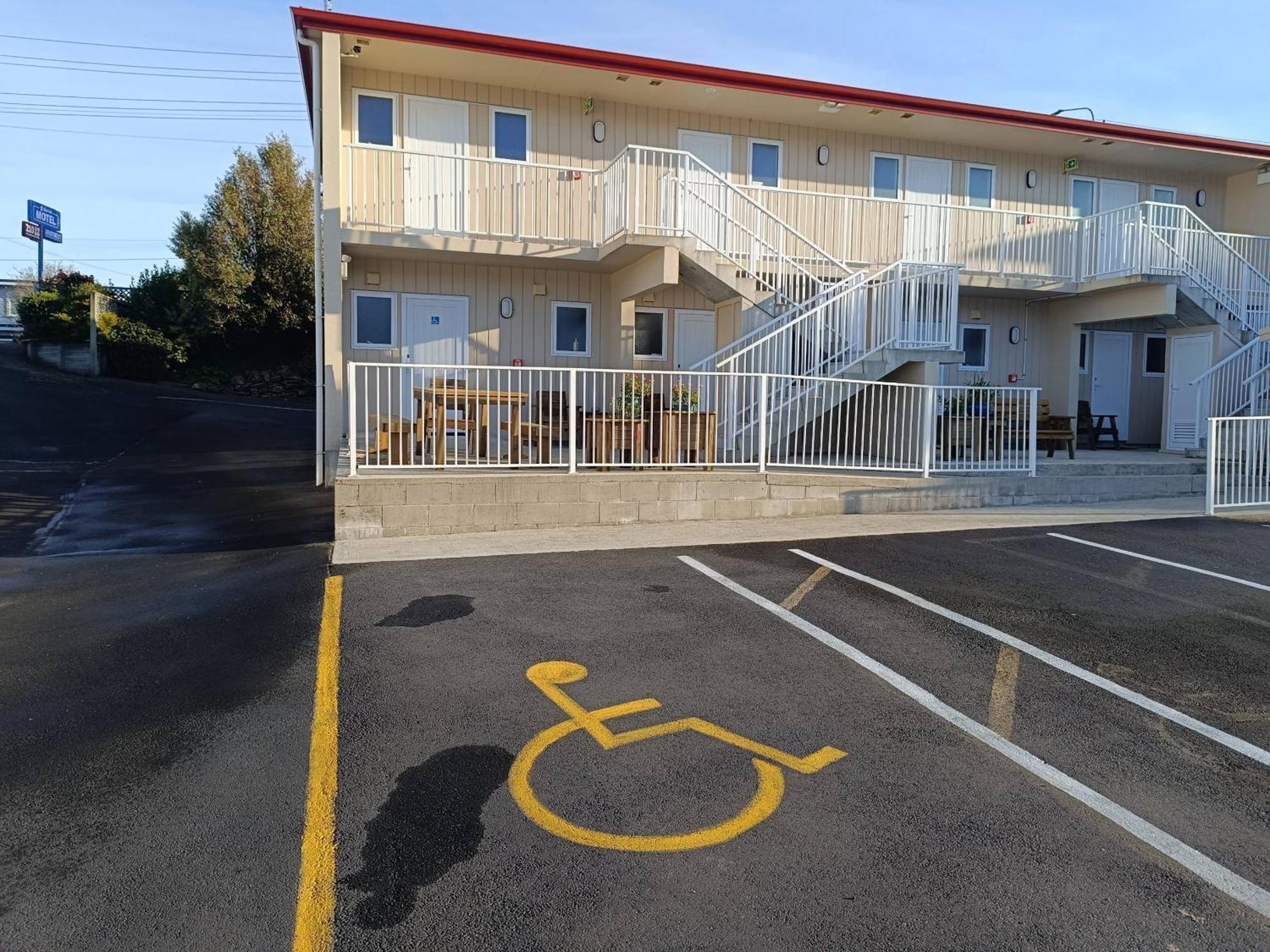 Bayfield Motel And Apartment Дюндин Екстериор снимка