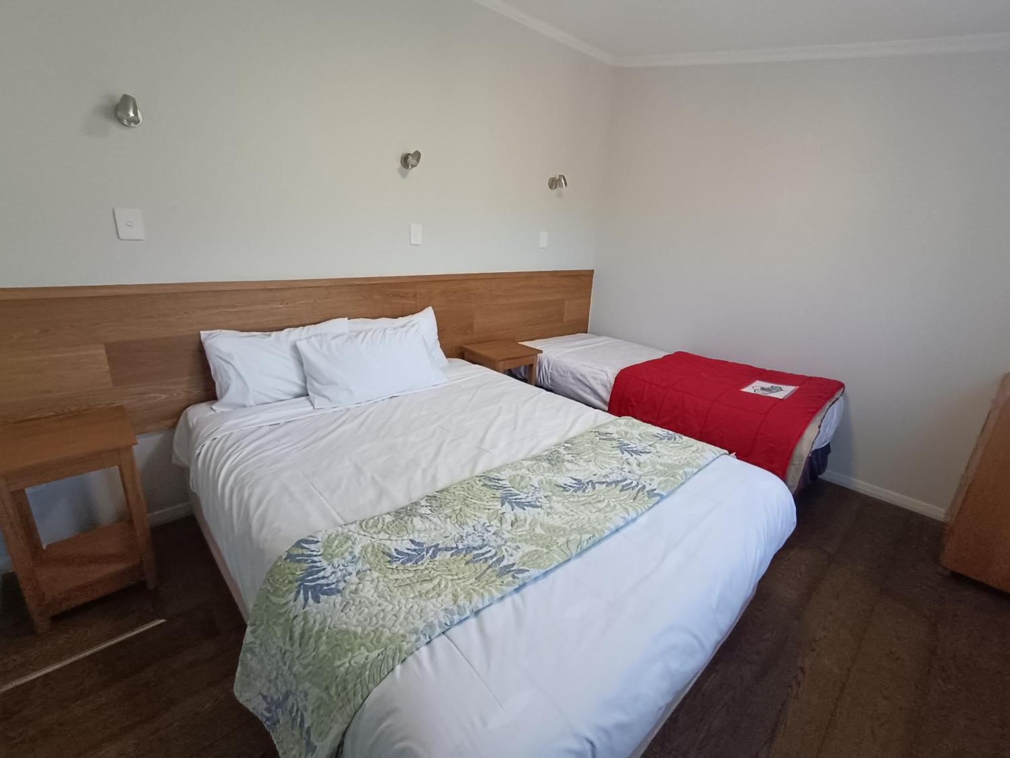 Bayfield Motel And Apartment Дюндин Екстериор снимка